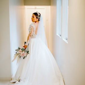 I’m selling my beautiful wedding dress, never worn, and in perfect condition